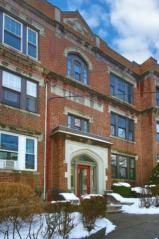 26 Summit Ave unit 4, Brookline, MA 02446 - photo 2