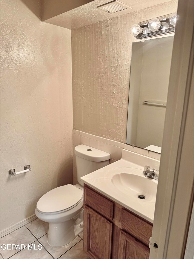 10421 Ashwood Dr unit B, El Paso, TX 79935 - photo 7