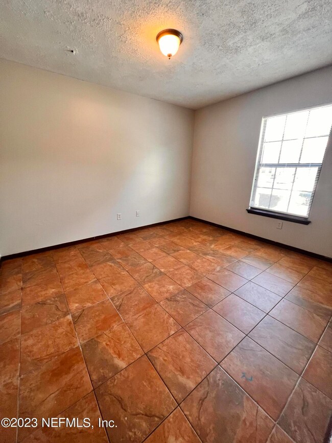 4482 Melissa Ct W, Jacksonville, FL 32210 - photo 4