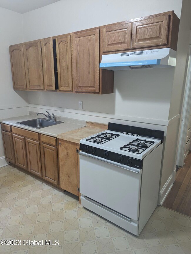 706 Myrtle Ave unit 2F, Albany, NY 12208 - photo 3