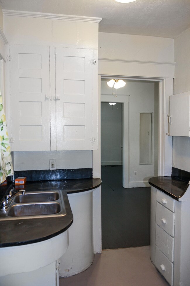 1313 Perkins St, Lansing, MI 48912 - photo 7