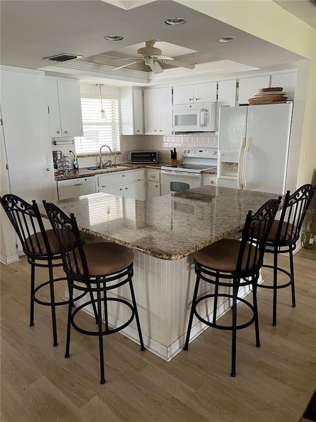 2311 Waterbluff Place unit V307, Sarasota, FL 34231 - photo 7