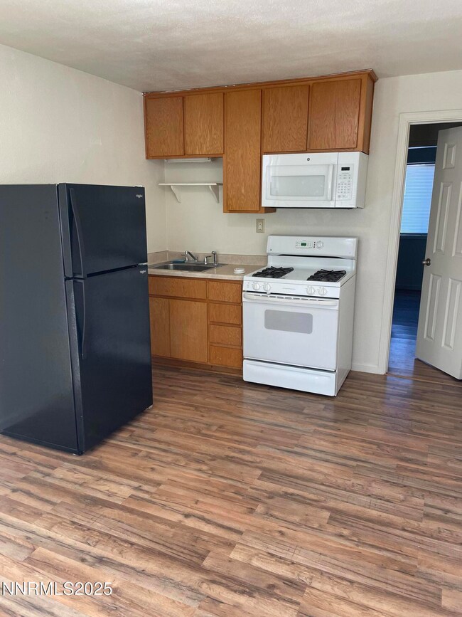 180 Mortensen Ln unit 2, Fernley, NV 89408 - photo 4