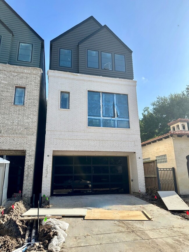 Construction as of 6/22. * Customization options a