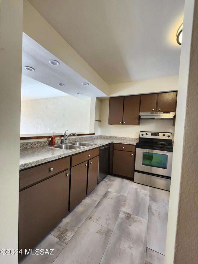 1349 E Fort Lowell Rd unit C, Tucson, AZ 85719 - photo 5