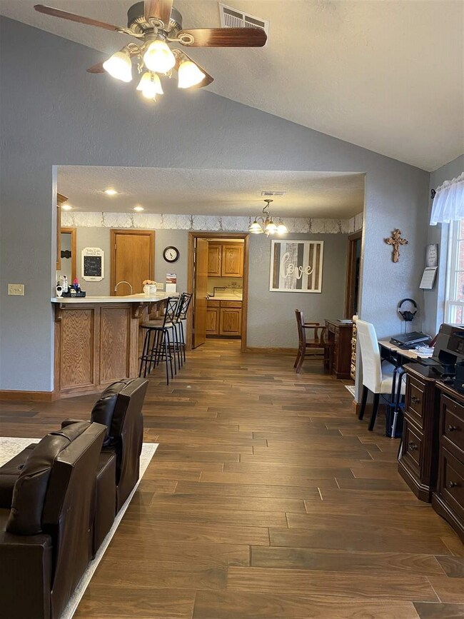 3705 E Camelback Rd, Marlow, OK 73055 - photo 3