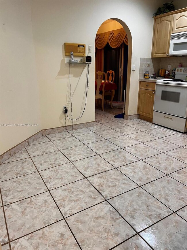 11382 NW 50th Terrace, Doral, FL 33178 - photo 7