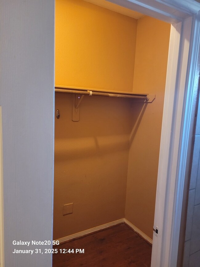 4732 Clover St unit B, Houston, TX 77033 - photo 6