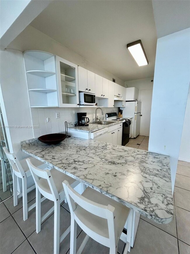 The Decoplage unit 1220, Miami Beach, FL 33139 - photo 4
