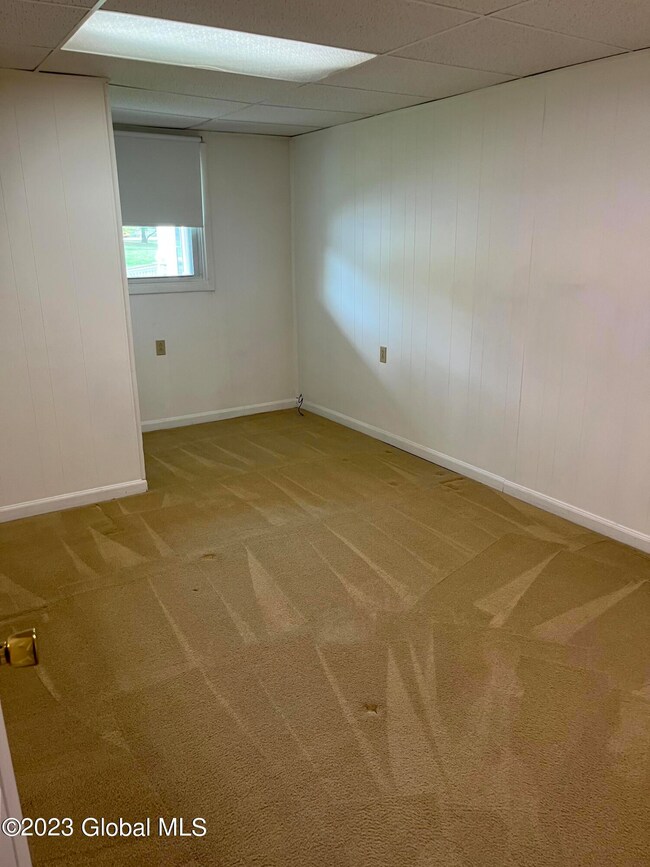 524 Maple Ave unit 4, Saratoga Springs, NY 12866 - photo 6