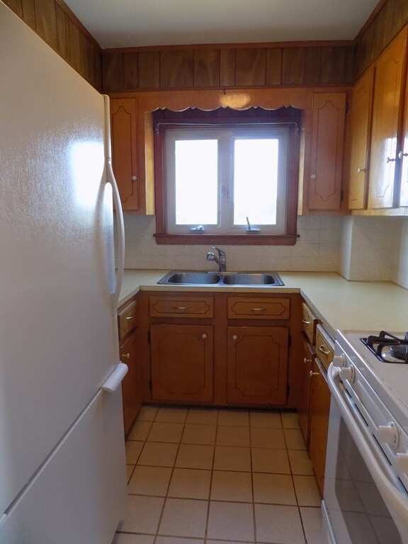 576 Mt Hope Ave unit 2, Fall River, MA 02724 - photo 5