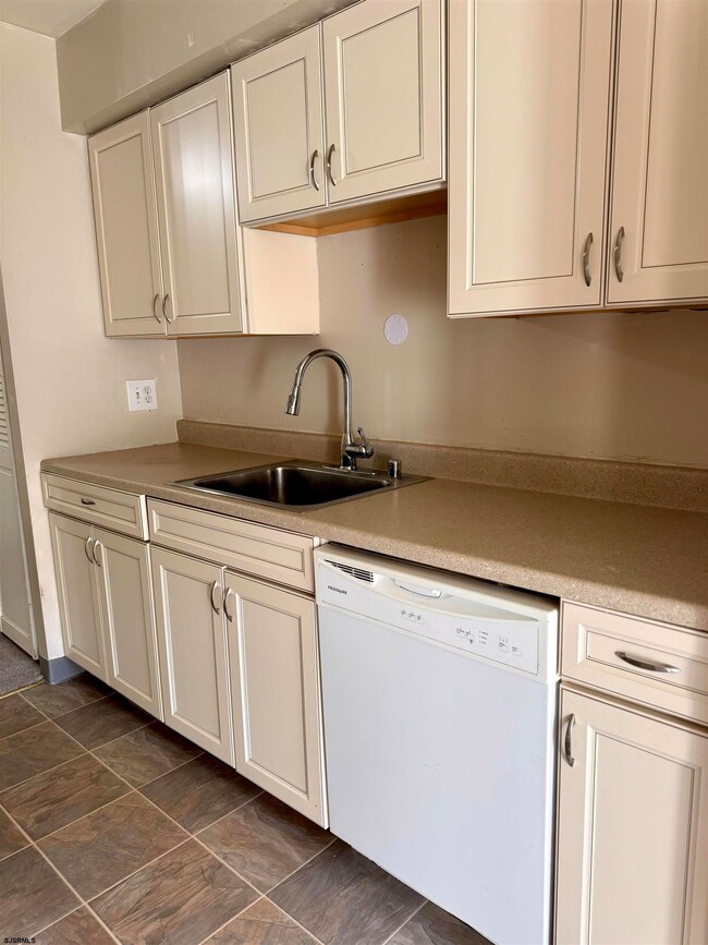 11 Country Hickory Ln unit H11, Egg Harbor Township, NJ 08234 - photo 7