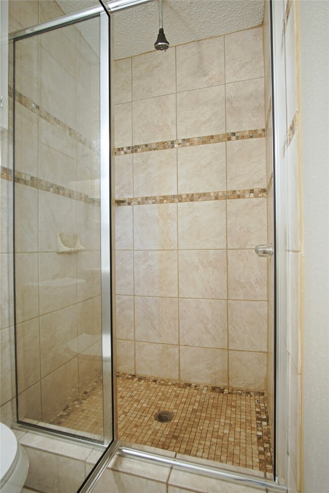 10319 Misty River Dr, Houston, TX 77086 - photo 7