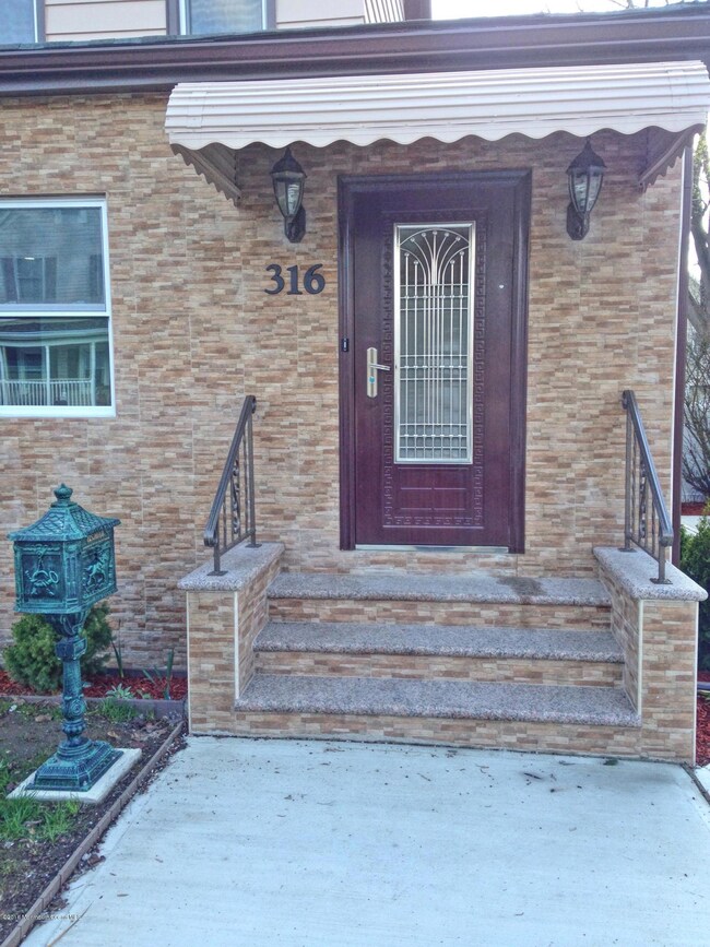 316 Walnut St, South Amboy, NJ 08879 - photo 3