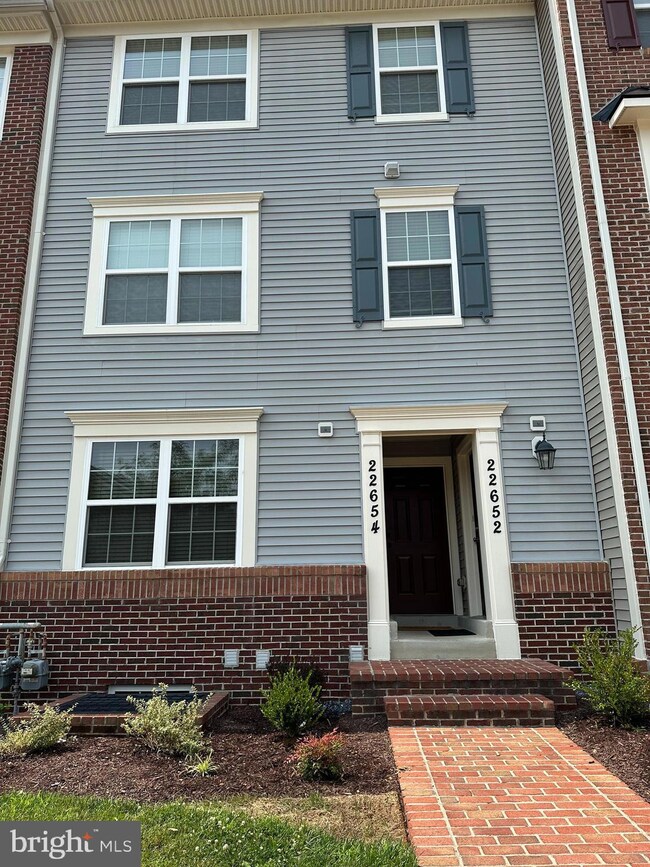 22652 Majestic Elm Ct unit 44, Clarksburg, MD 20871 - photo 2