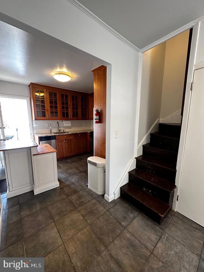 810 S Howard St, Philadelphia, PA 19147 - photo 6