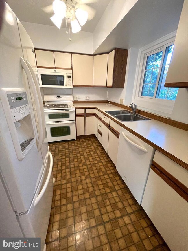 1620 Mount Eagle Place, Alexandria, VA 22302 - photo 7