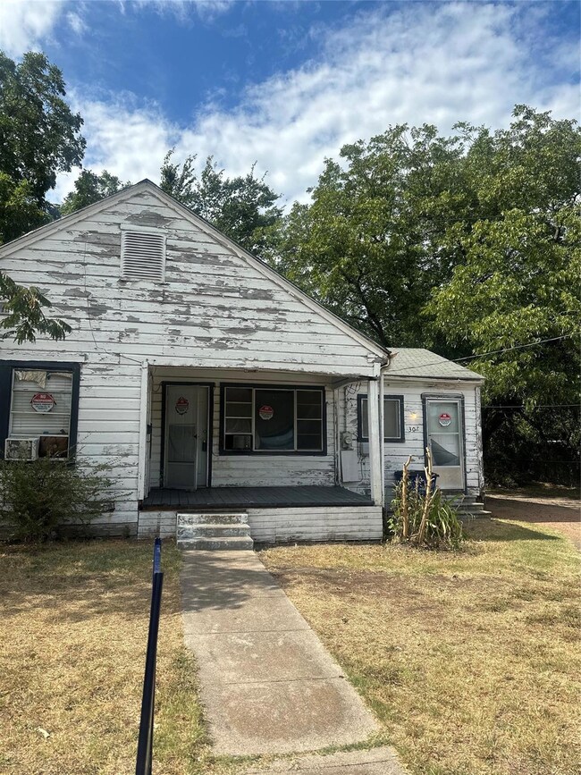 308 E Martin Luther King Dr, Ennis, TX 75119 - photo 3