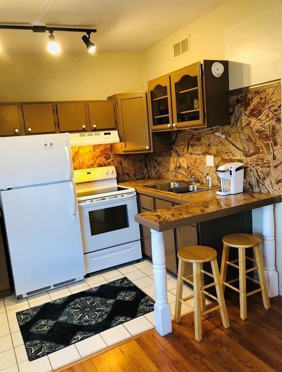 490 S Orlando Ave unit 17, Cocoa Beach, FL 32931 - photo 4