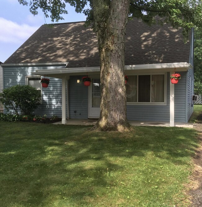 3677 Eisenhower Rd, Columbus, OH 43224 - photo 2