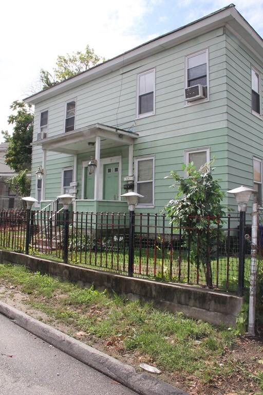 7 Pembroke St, Worcester, MA 01610 - photo 2
