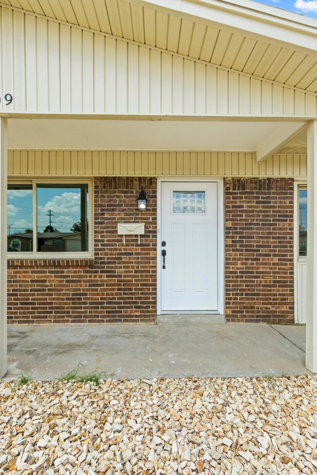 2009 Solano Dr, El Paso, TX 79935 - photo 5