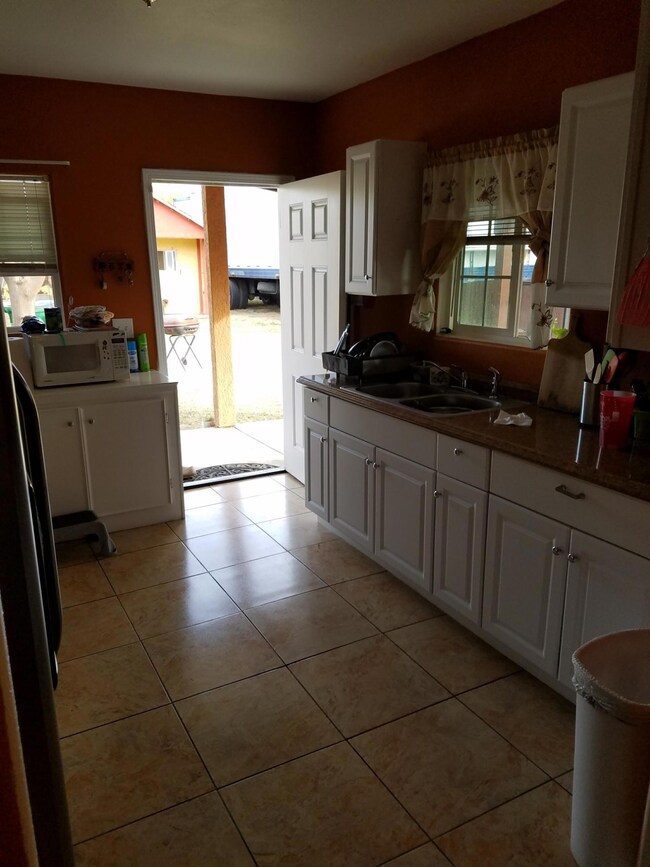 14572 Imperial Rd, Poplar, CA 93257 - photo 2