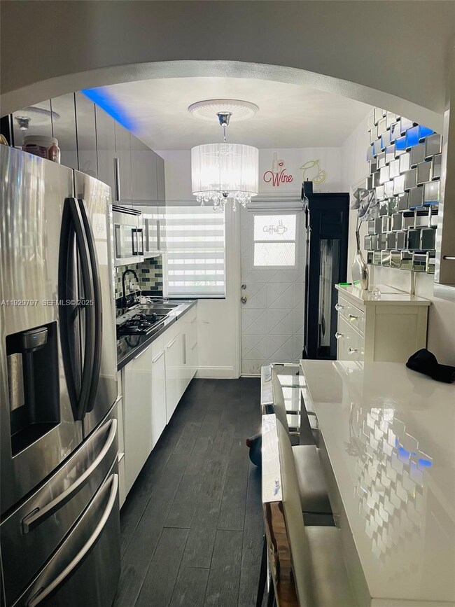 1027 Euclid Ave unit 3, Miami Beach, FL 33139 - photo 4