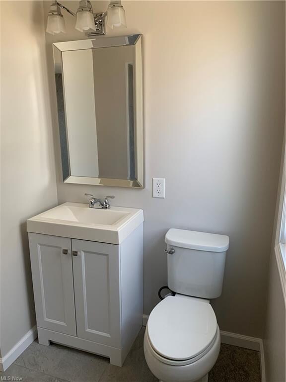 1st Floor Full bathroom