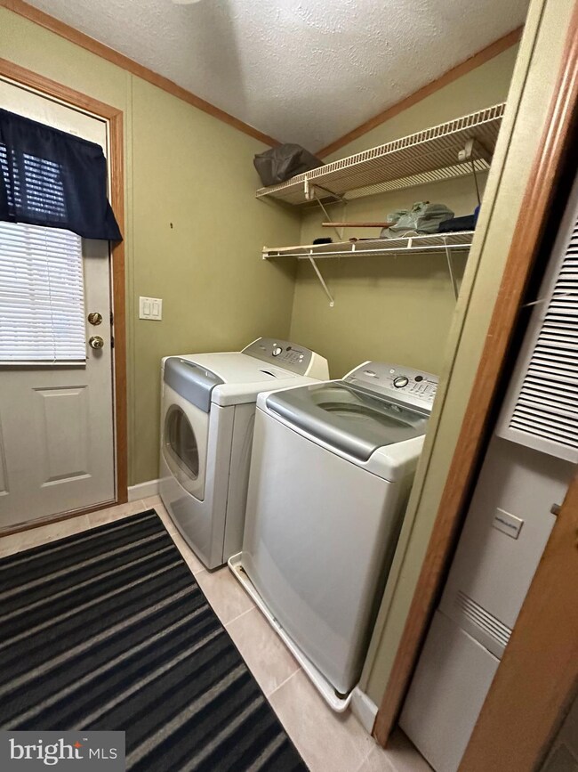 60 Valley View Trailer Park, Reading, PA 19605 - photo 3