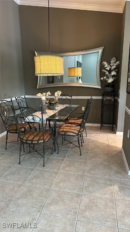 DR WITH BEATIFUL TABLE, MIRROR