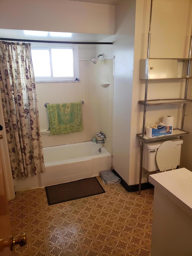 197 S Napoleon Ave, Columbus, OH 43213 - photo 6