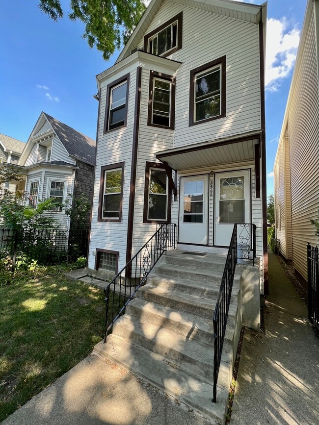 3422 W Schubert Ave, Chicago, IL 60647 - photo 3