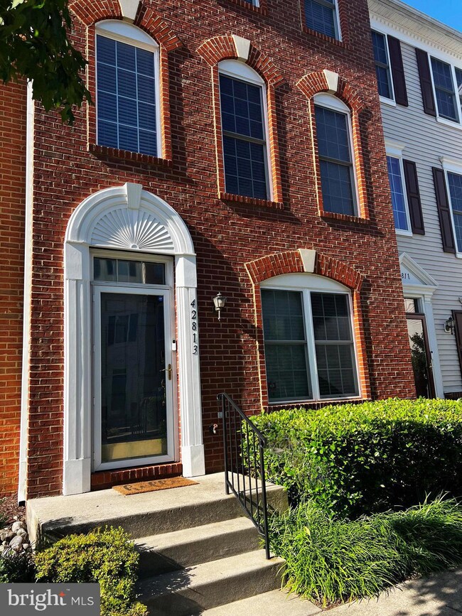 42813 Sykes Terrace, Chantilly, VA 20152 - photo 2