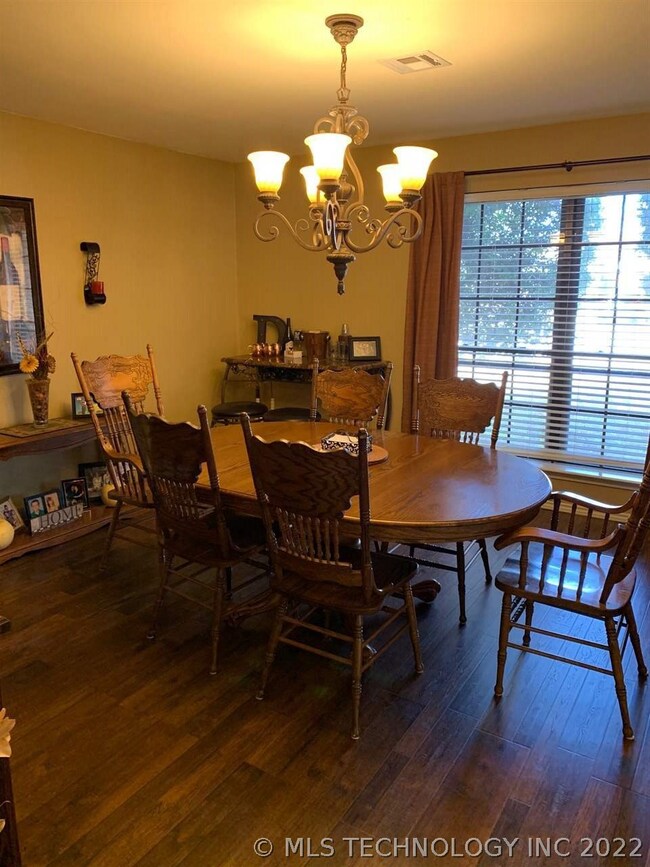 2114 Oakglen Dr, Ardmore, OK 73401 - photo 6