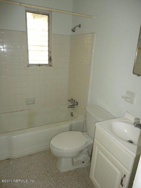 3825 Macgregor Dr, Jacksonville, FL 32210 - photo 5