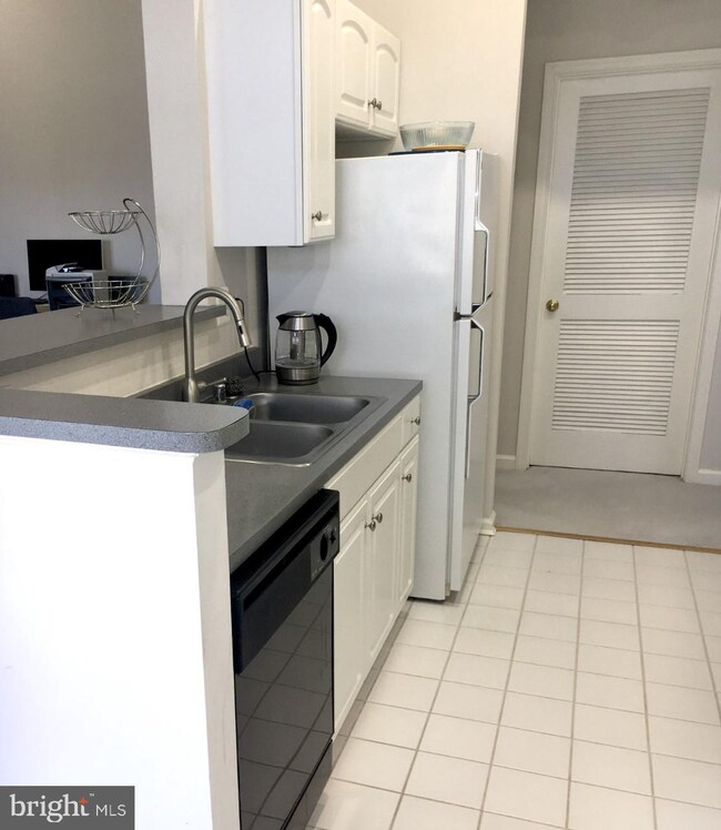 8365 Cypress Mill Rd, Nottingham, MD 21236 - photo 7