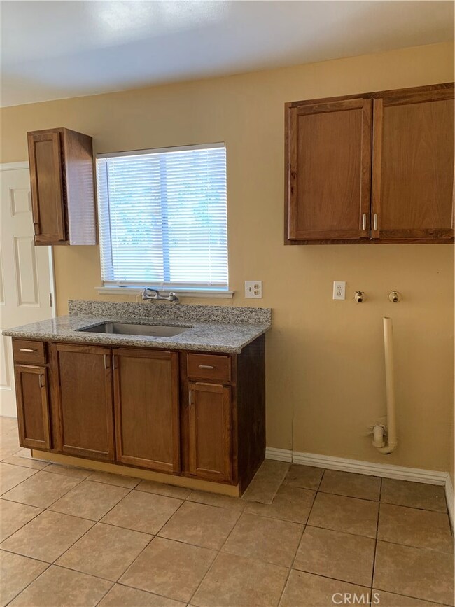 627 S Keene Ave, Compton, CA 90220 - photo 7