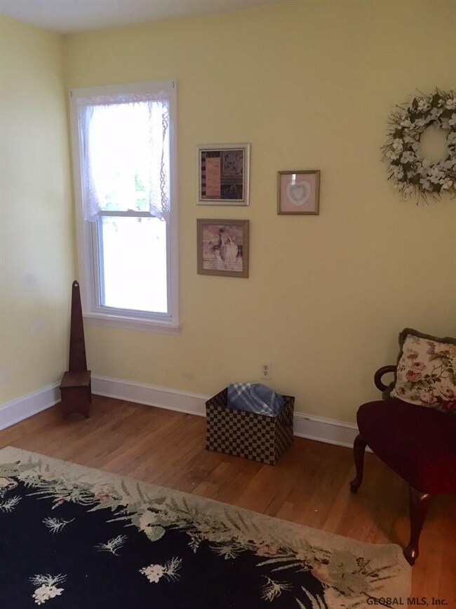 29 Holmes Ct, Albany, NY 12209 - photo 7