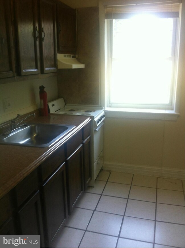 5033 Hanna Place SE unit 2, Washington, DC 20019 - photo 2