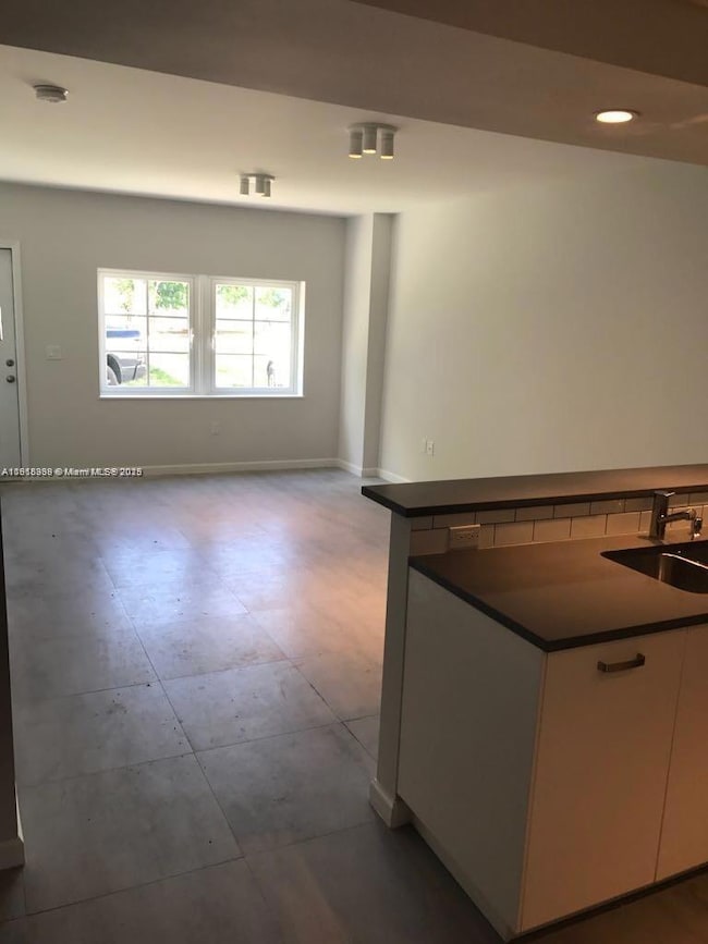 3069 SW 7th St unit Lower, Miami, FL 33135 - photo 3