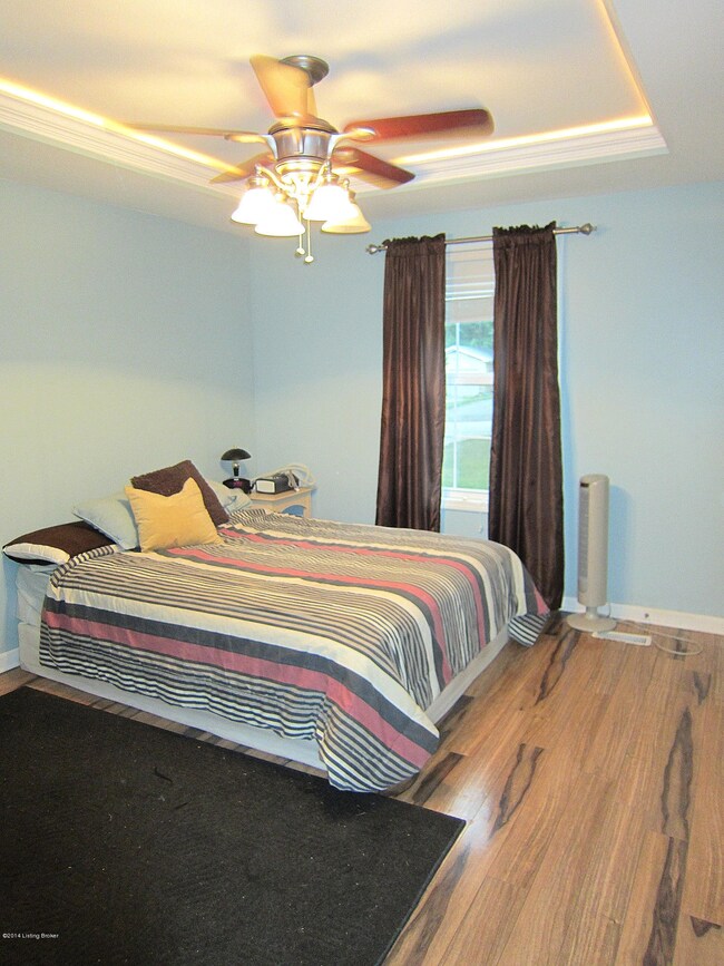 8806 Maple Rd, Louisville, KY 40229 - photo 6