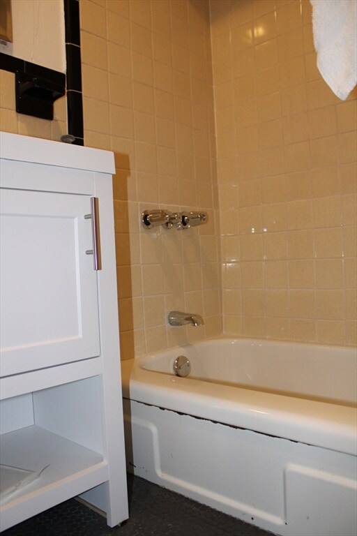 10 Henchman St unit 2M, Boston, MA 02113 - photo 6
