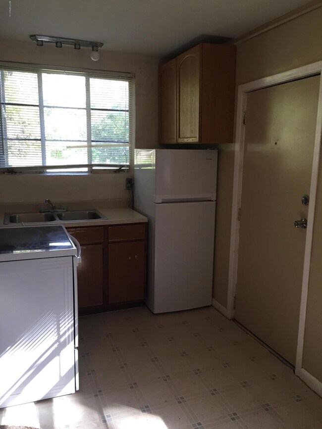 4837-2 Sunderland Rd, Jacksonville, FL 32210 - photo 3