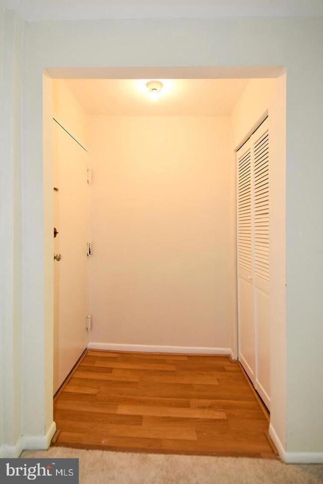 3302 Woodburn Village Dr unit 23, Annandale, VA 22003 - photo 4