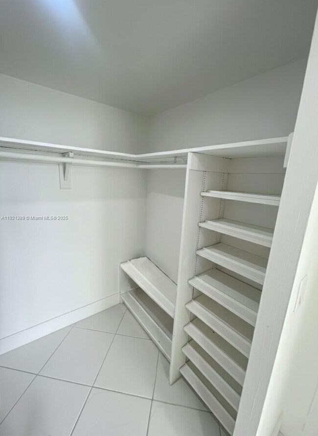 Winston Towers 200 unit 2012, Sunny Isles Beach, FL 33160 - photo 4