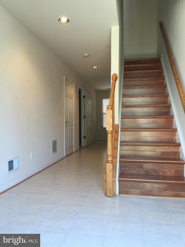 2581 James Madison Cir, Herndon, VA 20171 - photo 4