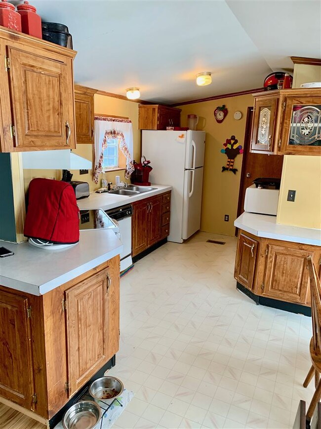 70 Canaan Mobile Home Park, Canaan, VT 05903 - photo 3