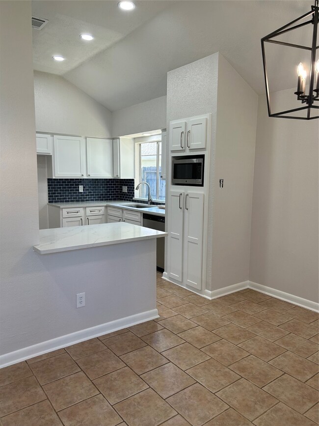 8639 Sunny Ridge Dr, Houston, TX 77095 - photo 3