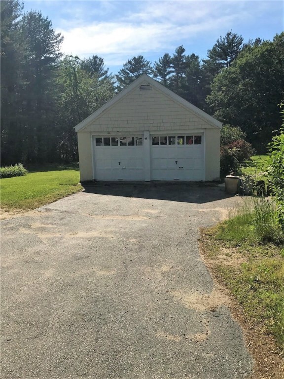 Plenty of space in this 2-car detached garage